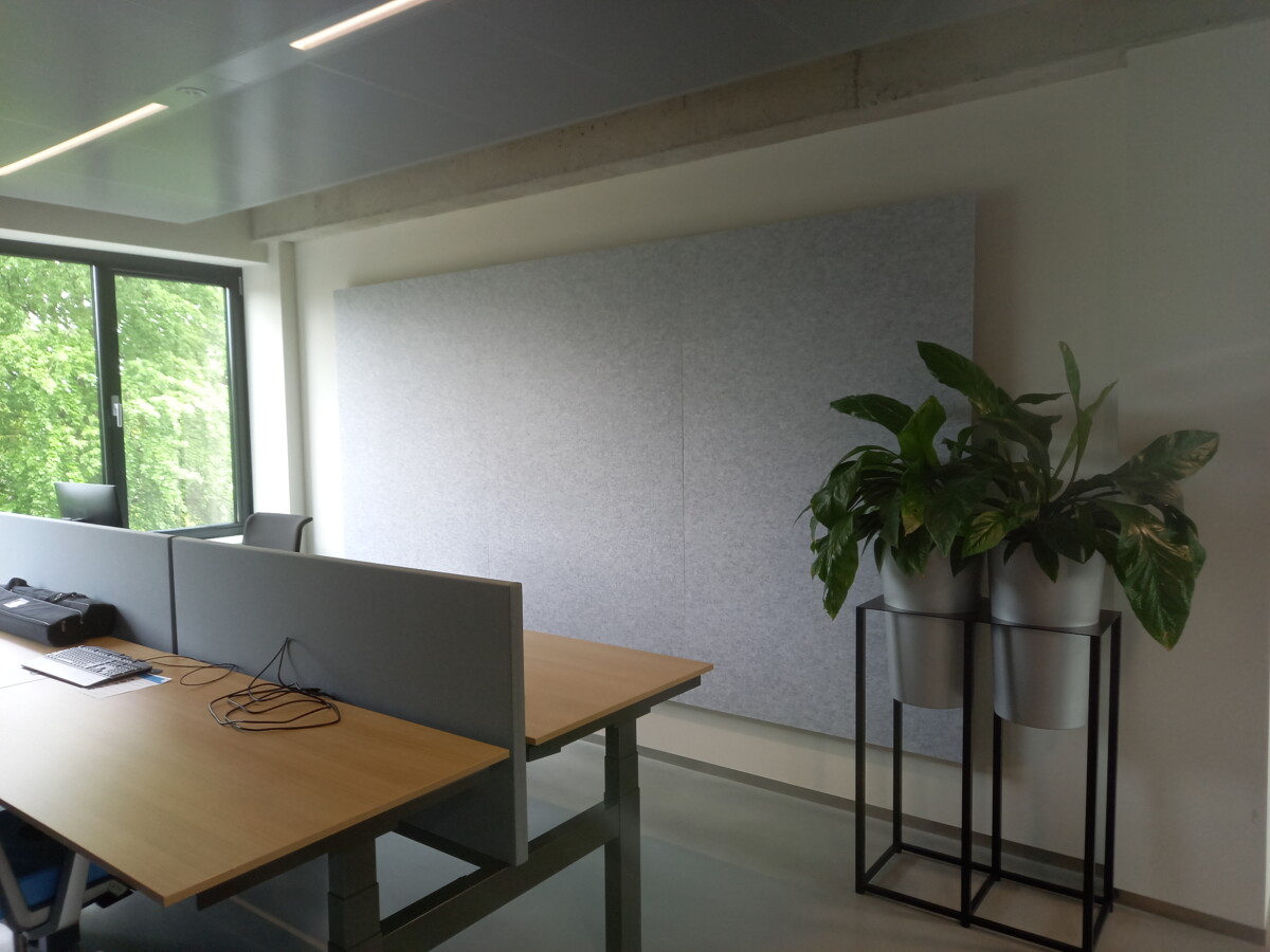 werkbureaus met akoestische wandbekleding